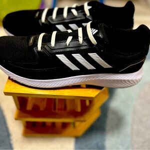 Adidas plush soul running sneakers min heel rise, elastic laces, reg laces incl